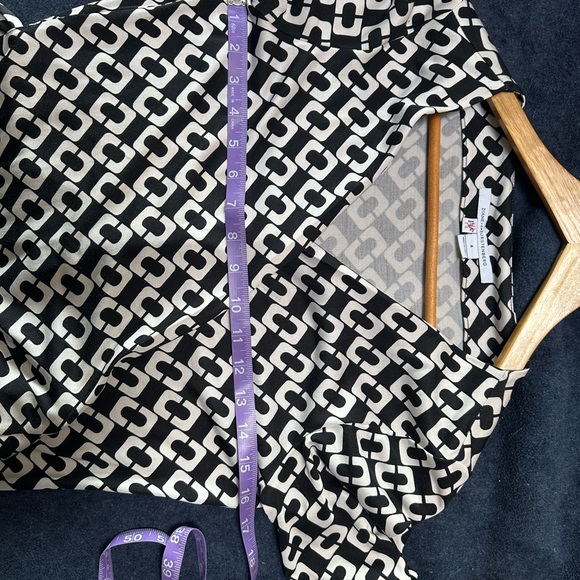 Used in great condition. Wrap dress - Picture 5 of 5